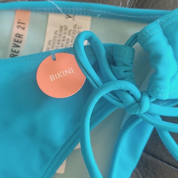 Azure bikini 👙 - Picture 5 of 7